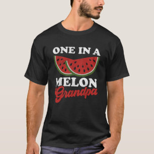 Eine in einem Melon Oper Watermelon Sommer Retro T-Shirt