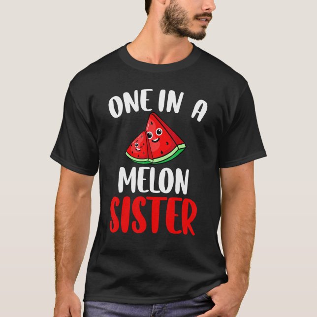 Eine in einem Melon Sister Watermelon Frucht Famil T-Shirt (Vorderseite)