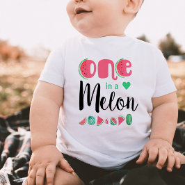 Eine in einer Melone Wassermelone Baby T-shirt