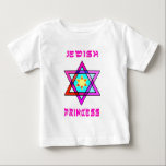 Eine jüdische Prinzessin Baby T-shirt<br><div class="desc">Jüdische Geschenke und personalisierte Geschenkideen für jüdische Feiertage einschließlich Chanukka,  Passahfest,  Bas und Bar Mitzvah besondere Anlässe,  die traditionelles Judentum und moderne Themen kennzeichnen.  Jüdische Prinzessinbabygeschenke,  Geburtstagsgeschenke und Wohngestaltung mit Davidsstern Und hebräisches schauendes Schreiben.</div>