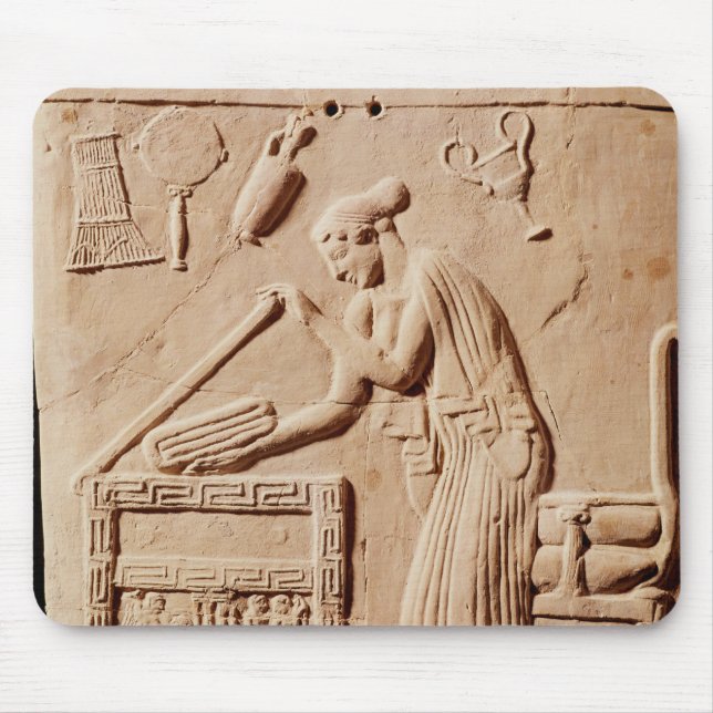 Eine junge Frau, die sie Kleidung in a vereinbart Mousepad (Vorne)