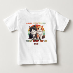 Eine Katze führt einfach zu einer anderen Baby T-shirt