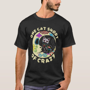 Eine Katze kurz vor verrücktem Zucker-Schädel-Mond T-Shirt