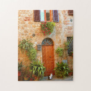 Eine Katze sucht den Eingang zum Haus in Pienza, I Puzzle