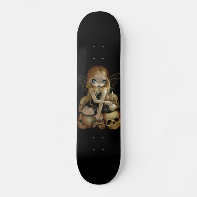 Eine Kerze im dunklen gotischen feenhaften Schädel Skateboard (Vorderseite)