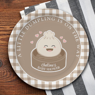 Eine kleine Dumpling ist auf dem Weg zur Babydusch Pappteller