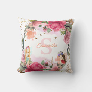 Eine kleine Fee ist auf dem Weg zur Kinderdusche. Kissen