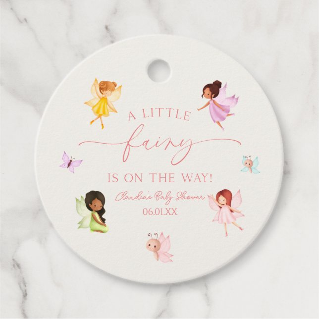 Eine kleine Fee ist unterwegs! Babyparty Geschenkanhänger (Vorderseite)