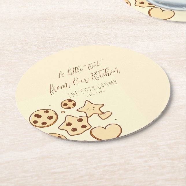 Eine kleine Leckerei aus unserer Küche (Creme) Runder Pappuntersetzer (Angewinkelt)