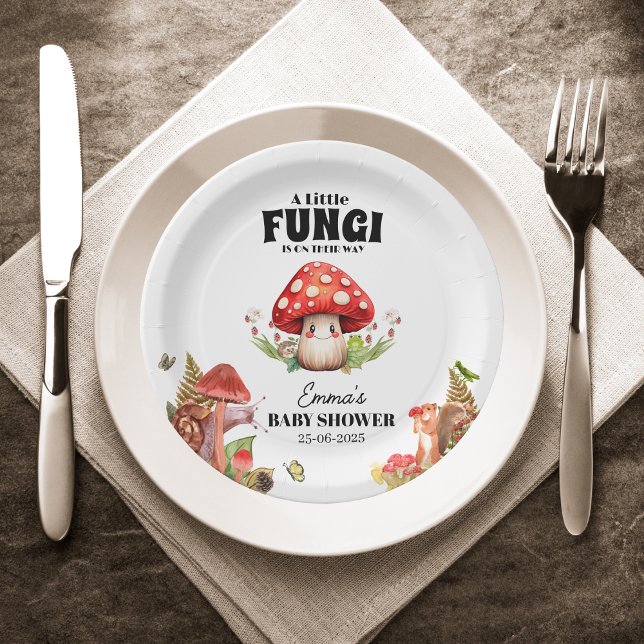 eine kleine Pilzpilzspuppe Butterfly Moth Babydusc Pappteller (Mushroom Woodland Frog Ladybug Moth Baby Custom forest rustic fall autumn baby shower fungi wood)