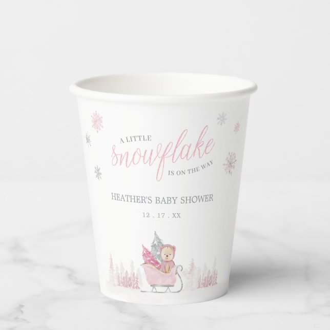 Eine kleine Schneeflocke ist auf dem Weg zum Baby- Pappbecher (Vorderseite)