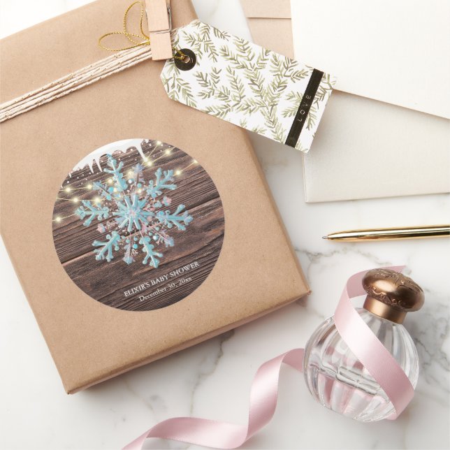 Eine kleine Schneeflocke Rustikale Winter Baby Dus Runder Aufkleber (Schenken)