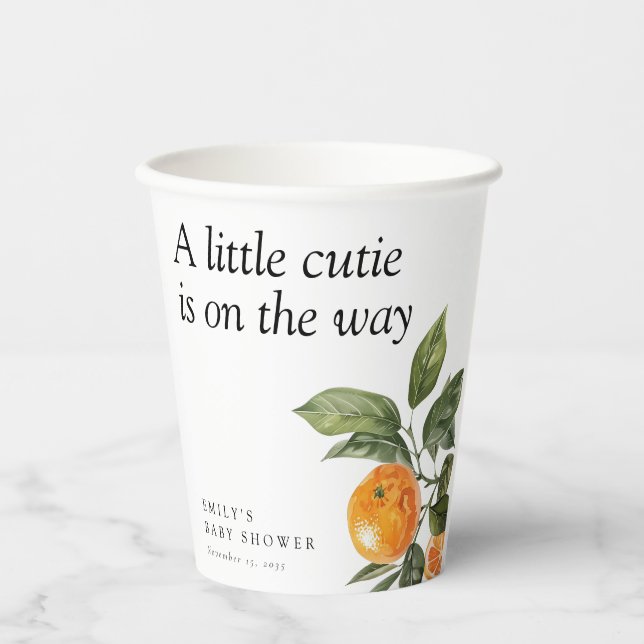 Eine kleine Süsse ist auf dem Weg zur Citrus Baby  Pappbecher (Vorderseite)