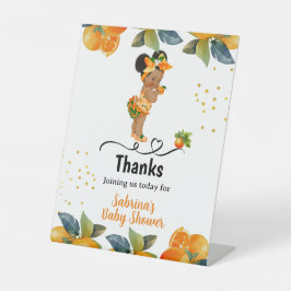 Eine kleine Süsse ist auf ihrem Baby Duschkopf Sockelschild