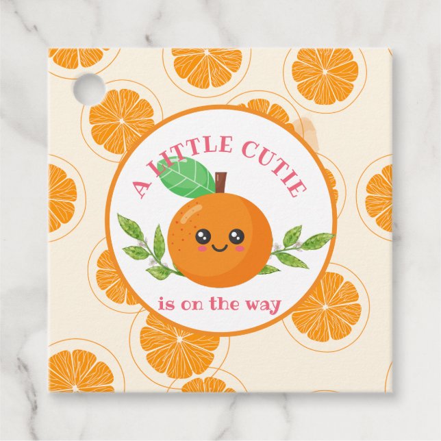 Eine kleine Süsse ist unterwegs Geschenkanhänger (Vorderseite)