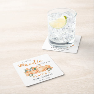 Eine kleine Süsse ist unterwegs mit einer orangefa Rechteckiger Pappuntersetzer