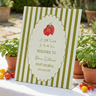 Eine kleine Tomate ist auf dem Rebstock Baby Showe Sockelschild