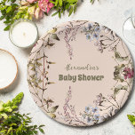 Eine kleine Wildblume Girl Babydusche Pappteller<br><div class="desc">Feiern Sie die blühende Ankunft Ihrer kleinen Wildblume mit unseren "A Little Wildblume Girl" Baby Shower Paper Tellern. Diese charmanten Teller mit feinen Illustrationen aus der Wildblume vervollständigen Ihre Feier mit einer Touch von Naturschönheiten. Unsere Teller aus langlebigen Papiermaterialien bieten sowohl praktische als auch charmante Eigenschaften. Egal, ob es sich...</div>
