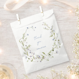 Eine kleine Wildblume ist auf dem Weg zur Babydusc Geschenktütchen