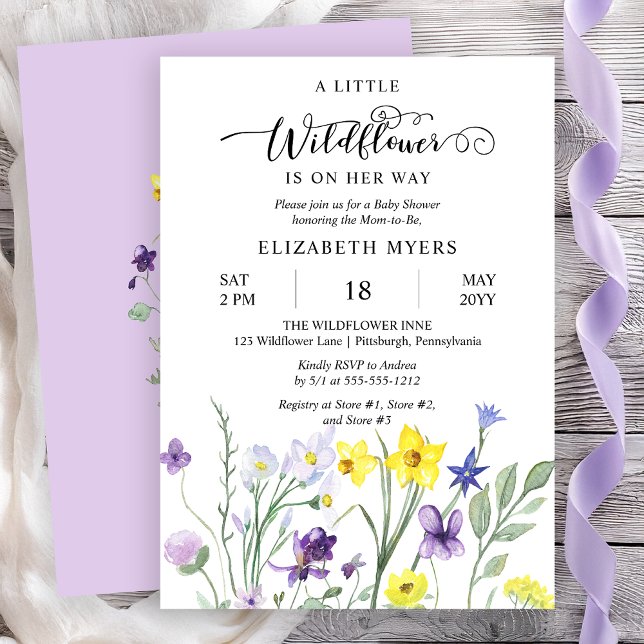 Eine kleine Wildblume ist auf dem Weg zur Mädchend Einladung (A Little Wildflower Is On Her Way Lavender Girl Baby Shower Invitation - Print | Digital)