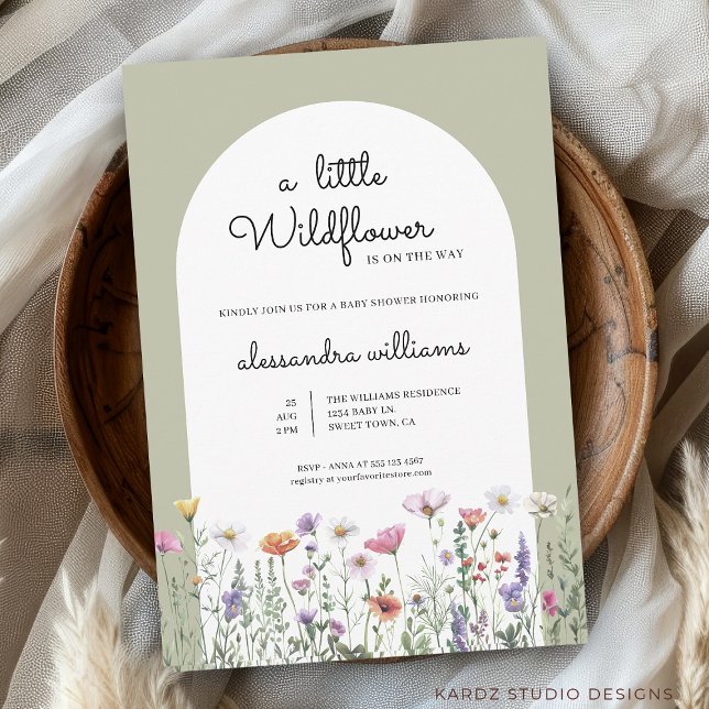 Eine kleine Wildblume mit grüner Babydusche Einladung (Front of the invitation shown in 5x7-inch. Choose size, paper, and corner style.
)