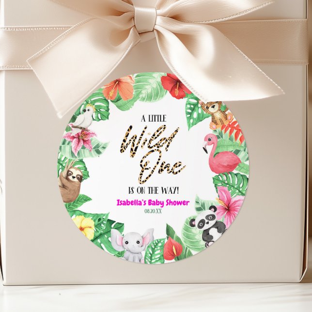 Eine kleine wilde Tierdusche. Runder Aufkleber (Von Creator hochgeladen)