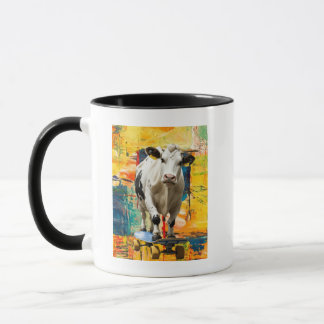 Eine Kuh, die vor einem gemalten Hintergrund skate Tasse