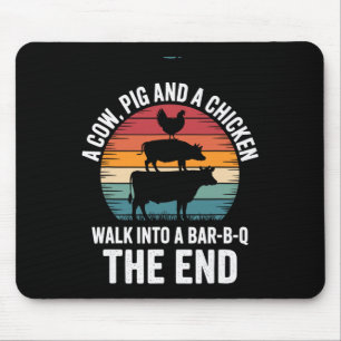 Eine Kuh ein Schwein und ein Huhn gehen in einen R Mousepad