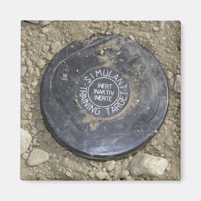 Eine Landmine mit Simulation Magnet (Vorne)