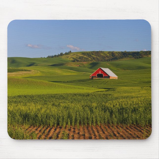 Eine landschaftliche Ansicht einer Scheune in Mousepad (Vorne)