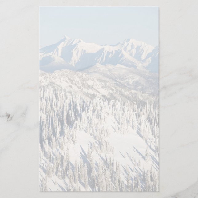 Eine landschaftliche Ansicht von Snowybergen und Briefpapier (Vorderseite)