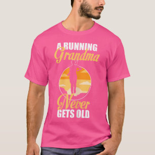 Eine laufende Oma wird nie alt Liebt T-Shirt