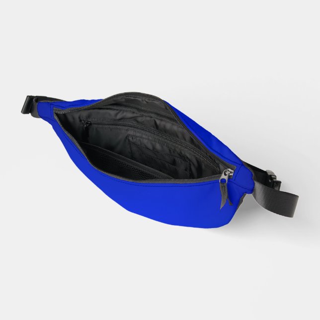 Eine lebendige blaue Bauchtasche mit schwarzem Rei (Offen)