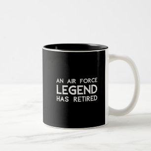 Eine Legende der Luftwaffe ist im Ruhestand Zweifarbige Tasse