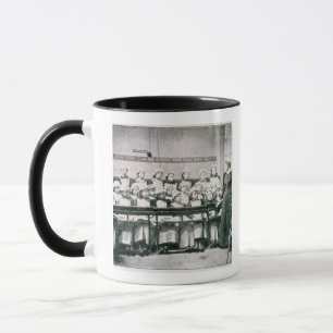 Eine Lektion in der Hauswirtschaftslehre (b&w Tasse