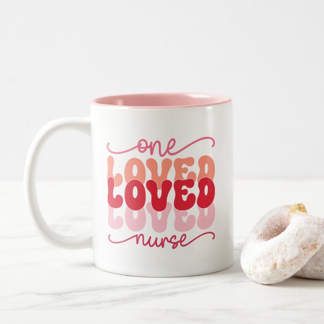 Eine liebende Krankenschwester Zweifarbige Tasse (Mit Donut)