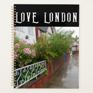 Eine Londoner Straße und regen England Planer