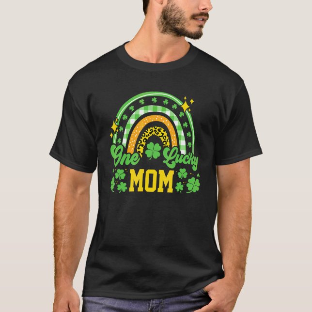 Eine lucky Mama Leopard Print Rainbow T-Shirt (Vorderseite)