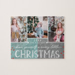 Eine lustige kleine Weihnachtsfamilienfoto-Collage Puzzle<br><div class="desc">Ein fröhliches kleines Weihnachtsfamilien Custom 3 Foto Collage Puzzle. Freuen Sie sich auf moderne Schriftart,  Berries und einen frostigen aquamarin- & Kohlehintergrund! Tauchen Sie ein in Ihre Fotos und senden Sie ein personalisiertes Weihnachtsgrüßen an Familie und Freunde!</div>