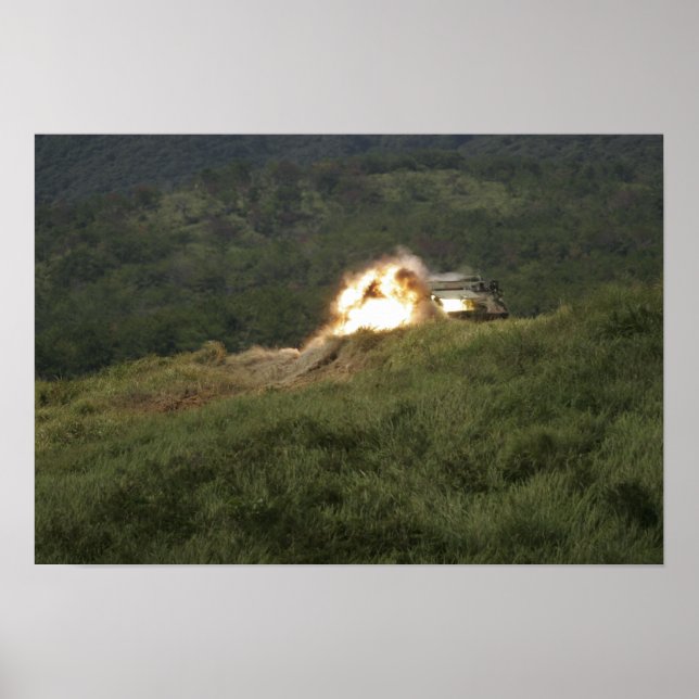 Eine Marine erzielt einen direkten Treffer Poster (Vorne)