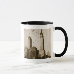 Eine Menge des Vogelfliegens Tasse