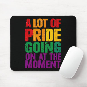 Eine Menge Stolz geht im Moment im LGBT-Stolzmonat Mousepad