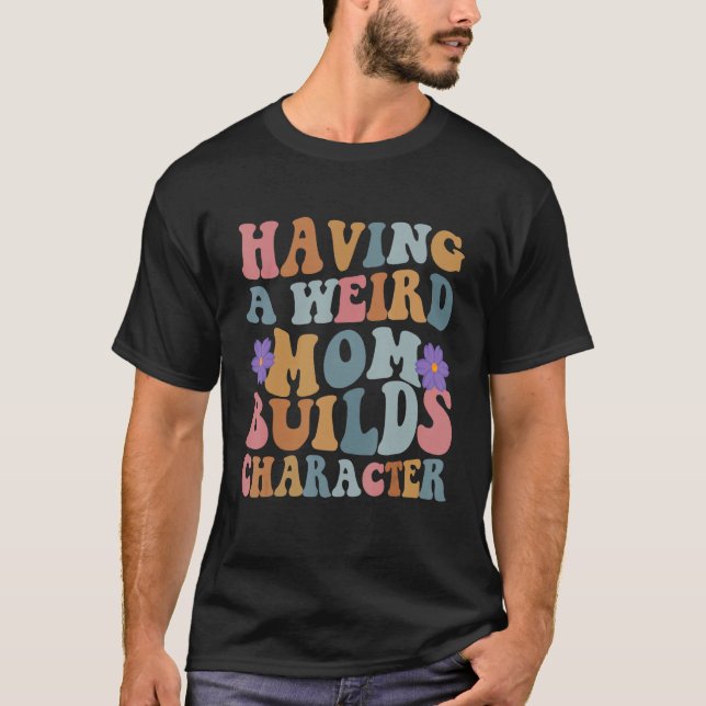 Eine merkwürdige Mama baut Charakterfrauen T-Shirt (Vorderseite)