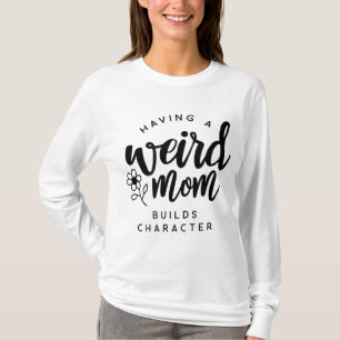 Eine merkwürdige Mama erstellt Zeichen für Mamas T-Shirt