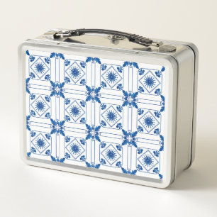 Eine Metall-Lunchbox mit blau-weißem Muster Metall Brotdose