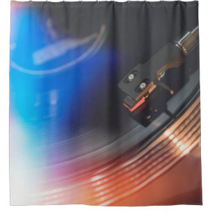 Eine moderne Turntable, um Musik auf der Audiodisk Duschvorhang