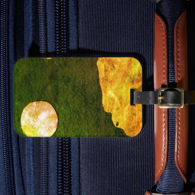 Eine nahe Sicht auf Fantasiewelten und ihre Monde Gepäckanhänger (Vorderseite Insitu 4)