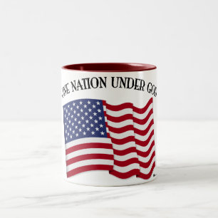 Eine Nation unter Gott mit US-Flagge Zweifarbige Tasse