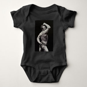 Eine neue Pose von StrongMen Eugen Sandow Bodybuil Baby Strampler