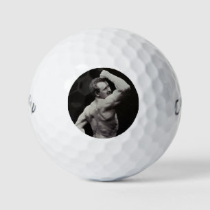 Eine neue Pose von StrongMen Eugen Sandow Bodybuil Golfball